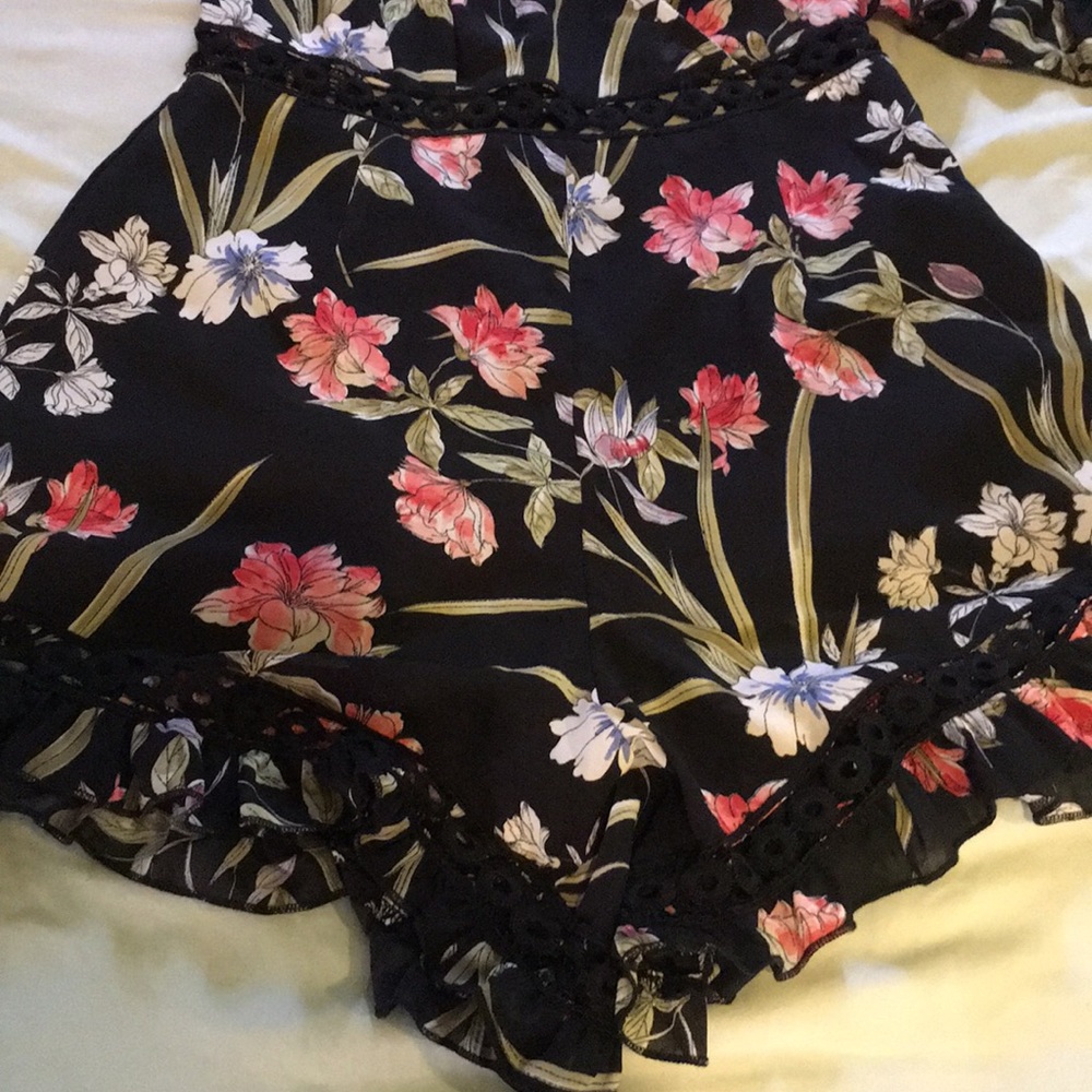 Floral romper 🌸🌼🌻🌺 - Picture 4 of 4